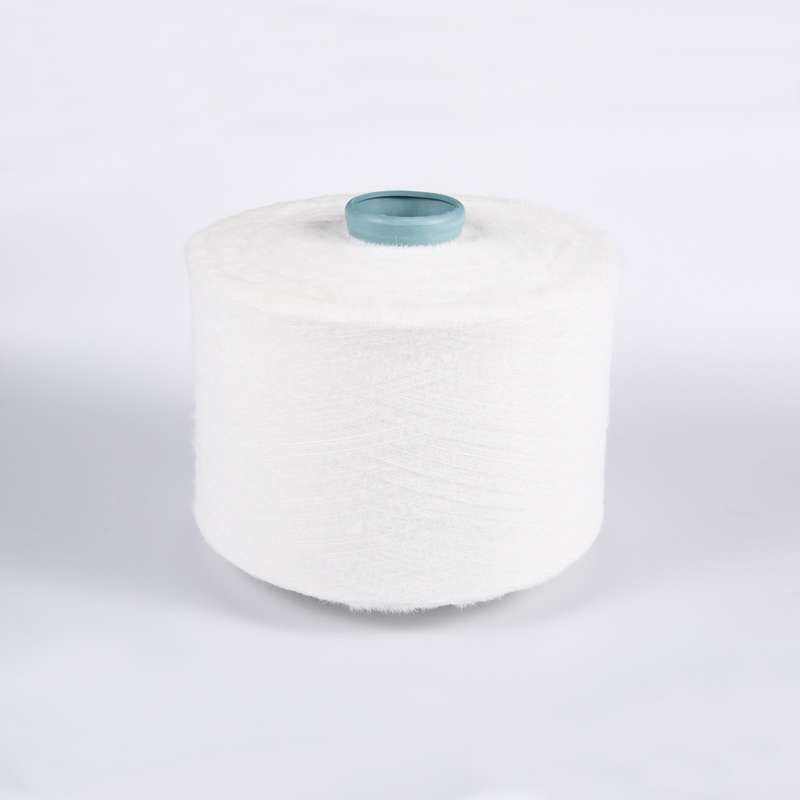 1,3 cm:n polyesteri/nylon karvainen lanka neulomiseen